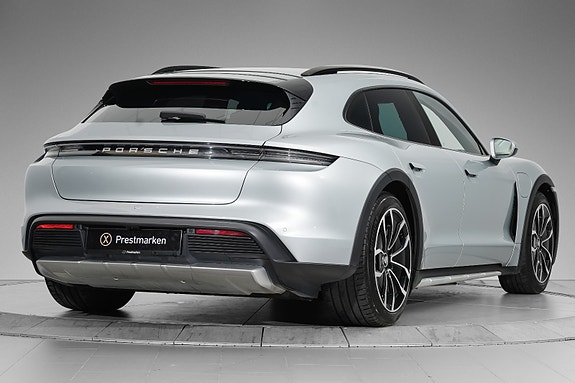 Porsche Taycan Cross Turismo 4 of 30