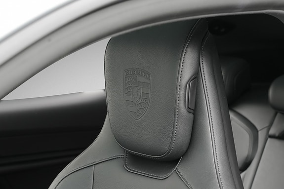 Porsche Taycan Cross Turismo 13 of 30