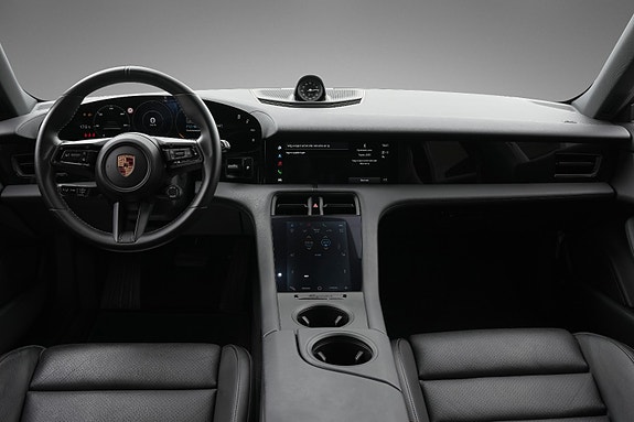 Porsche Taycan Cross Turismo 22 of 27