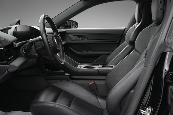 Porsche Taycan Cross Turismo 6 of 27
