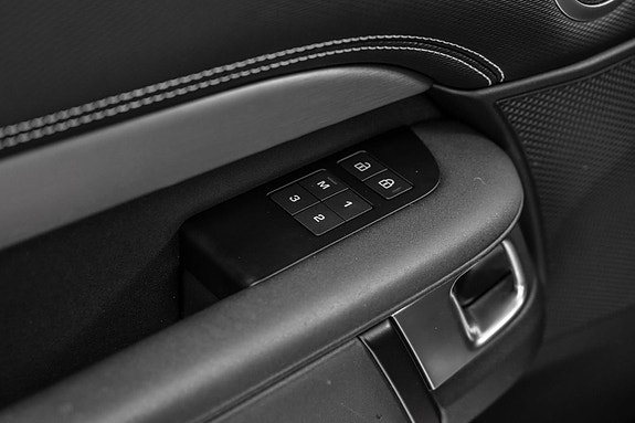 Land Rover Discovery 19 of 30