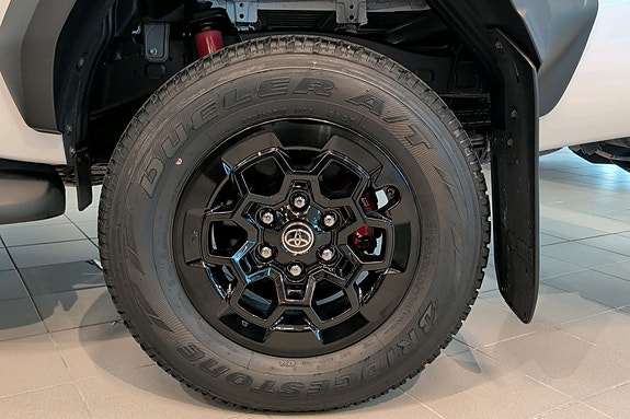 Toyota HiLux 22 of 22