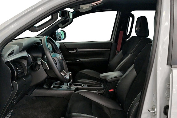 Toyota HiLux 11 of 22
