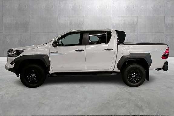 Toyota HiLux 2 of 22