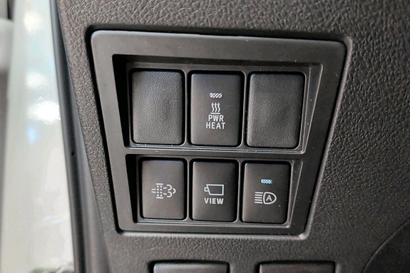 Toyota HiLux 9 of 22