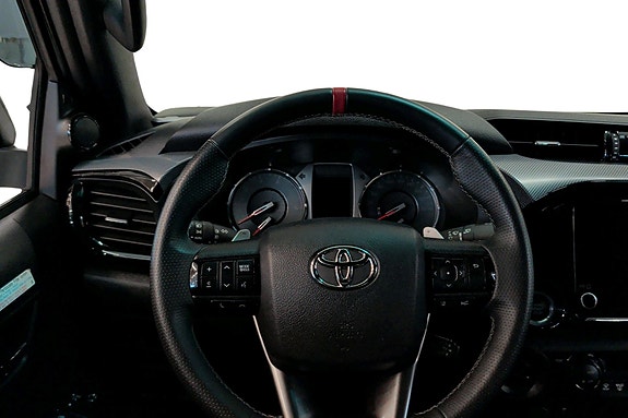 Toyota HiLux 12 of 22