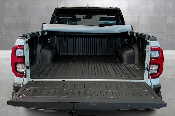 Toyota HiLux 19 of 22