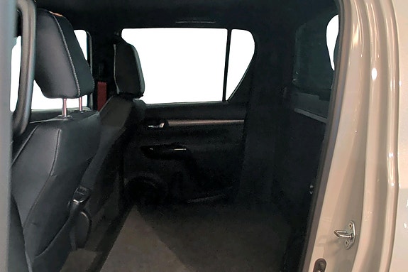 Toyota HiLux 17 of 22