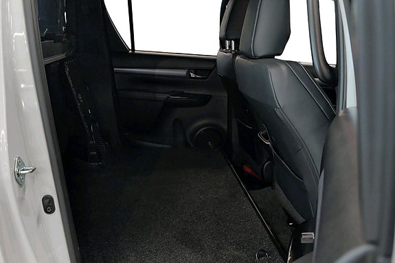 Toyota HiLux 18 of 22
