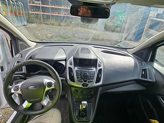 Ford Transit Connect 8 of 10