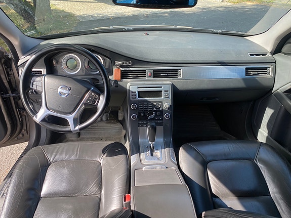 Volvo XC70 16 of 30