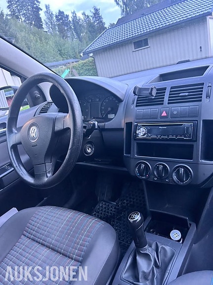 Volkswagen Polo 27 of 30