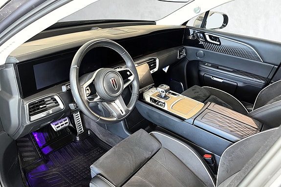 Hongqi E-HS9 7 of 16