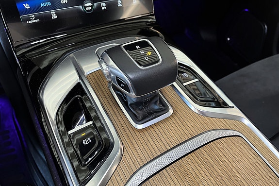 Hongqi E-HS9 14 of 16
