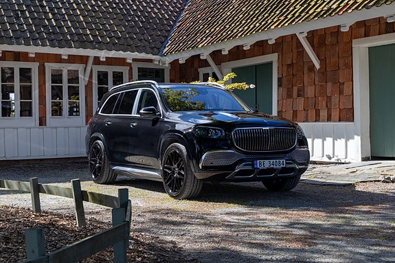 Mercedes-Benz GLS600 4 of 30