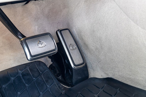 Mercedes-Benz GLS600 25 of 30