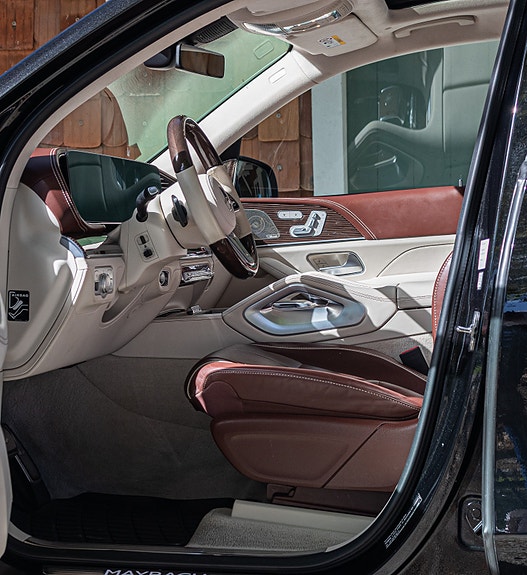 Mercedes-Benz GLS600 13 of 30