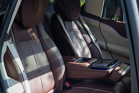 Mercedes-Benz GLS600 18 of 30