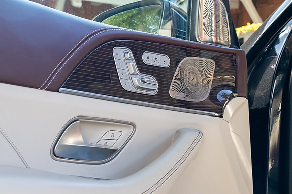 Mercedes-Benz GLS600 15 of 30