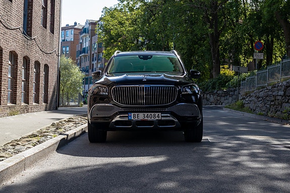 Mercedes-Benz GLS600 2 of 30