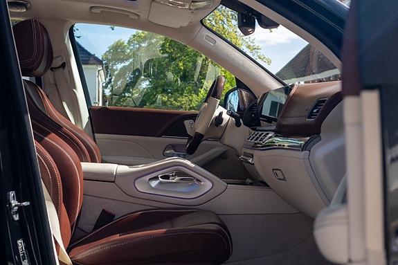 Mercedes-Benz GLS600 19 of 30