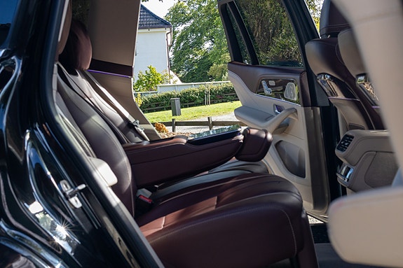 Mercedes-Benz GLS600 17 of 30