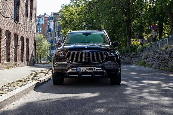 Mercedes-Benz GLS600 3 of 30