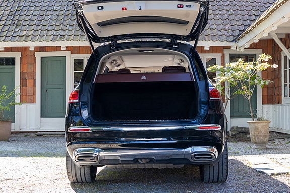 Mercedes-Benz GLS600 28 of 30