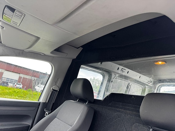 Volkswagen Caddy Maxi 24 of 30