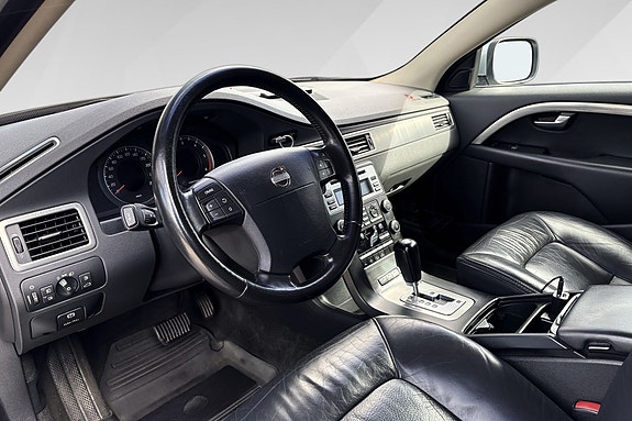 Volvo XC70 11 of 17