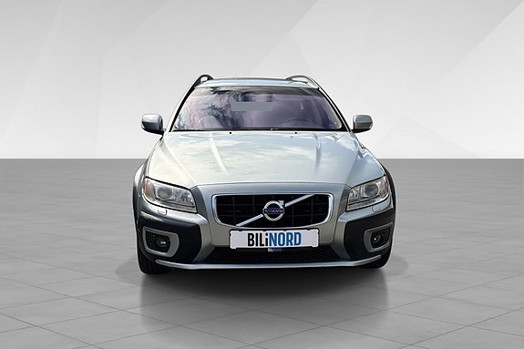 Volvo XC70 2 of 17
