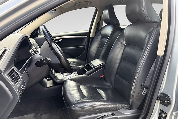 Volvo XC70 10 of 17