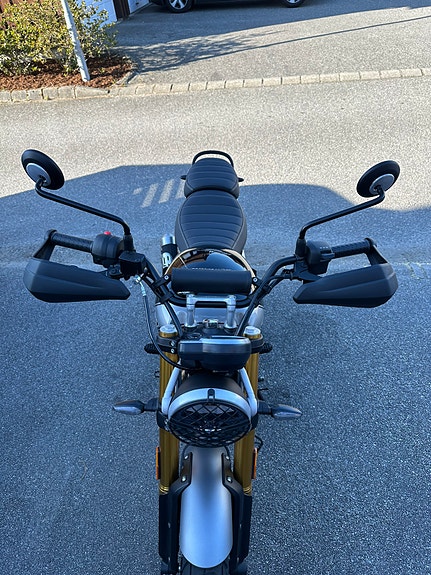 Triumph Scrambler 400 X 3 of 8