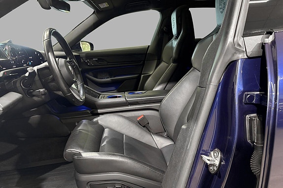 Porsche Taycan Cross Turismo 10 of 22