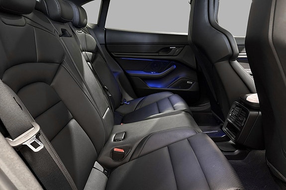 Porsche Taycan Cross Turismo 17 of 22