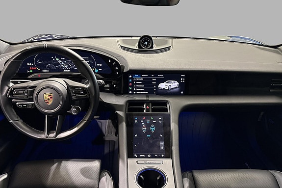 Porsche Taycan Cross Turismo 14 of 22
