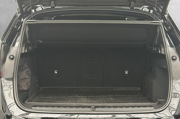 BMW iX1 6 of 23