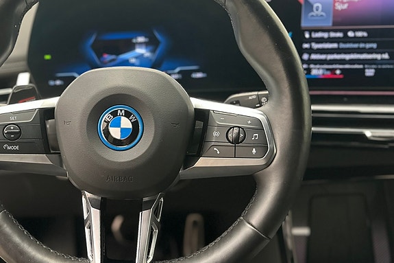 BMW iX1 9 of 23