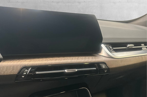 BMW iX1 15 of 23