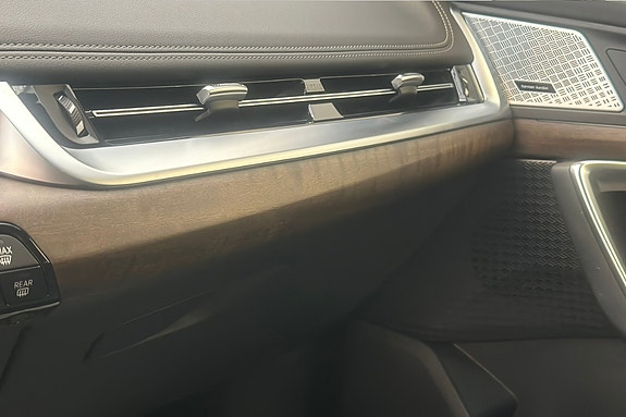 BMW iX1 21 of 23