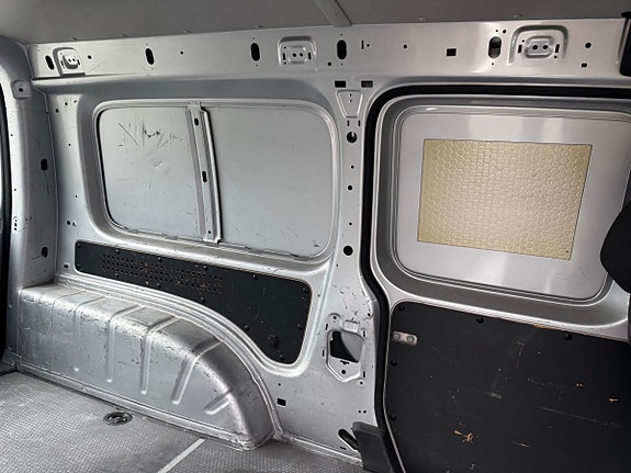 Volkswagen Caddy Maxi 23 of 30