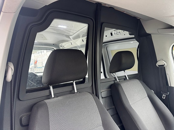 Volkswagen Caddy Maxi 28 of 30