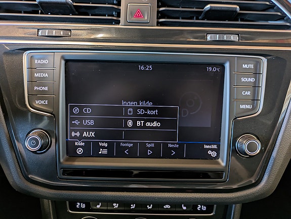 Volkswagen Tiguan 26 of 30