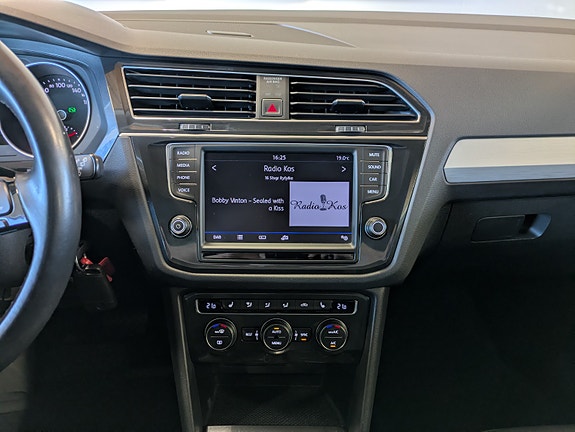 Volkswagen Tiguan 23 of 30