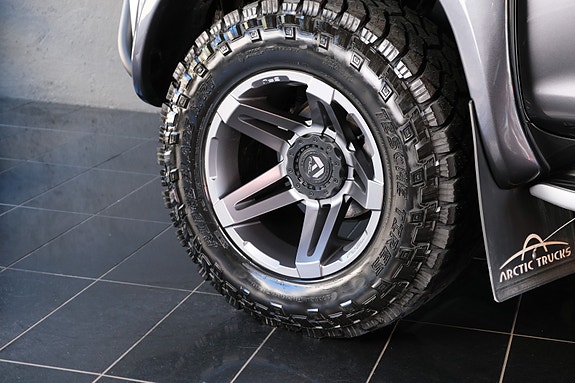 Toyota Land Cruiser 7 of 30