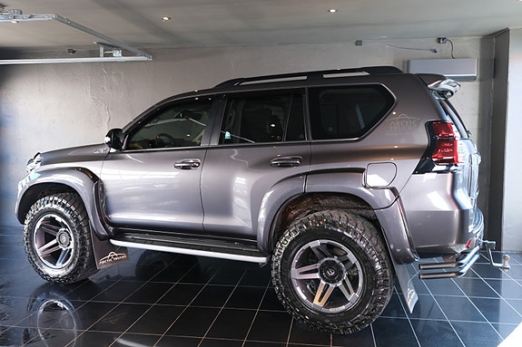 Toyota Land Cruiser 3 of 30