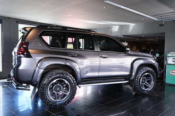 Toyota Land Cruiser 2 of 30