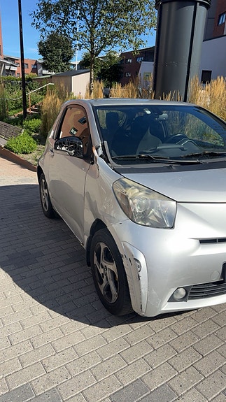 Toyota IQ 3 of 6