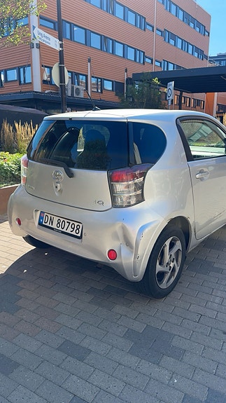 Toyota IQ 2 of 6