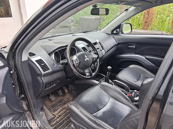 Mitsubishi Outlander 4 of 5